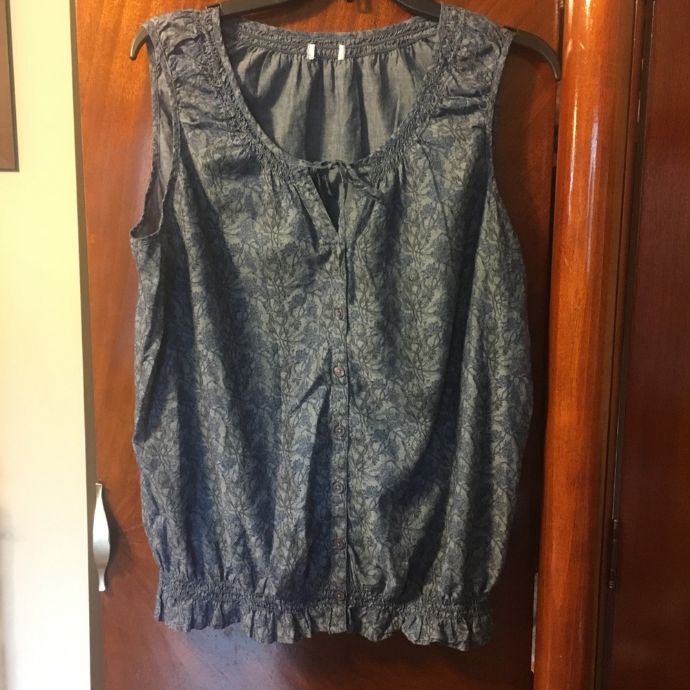 100 percent cotton short sleeve blouse .